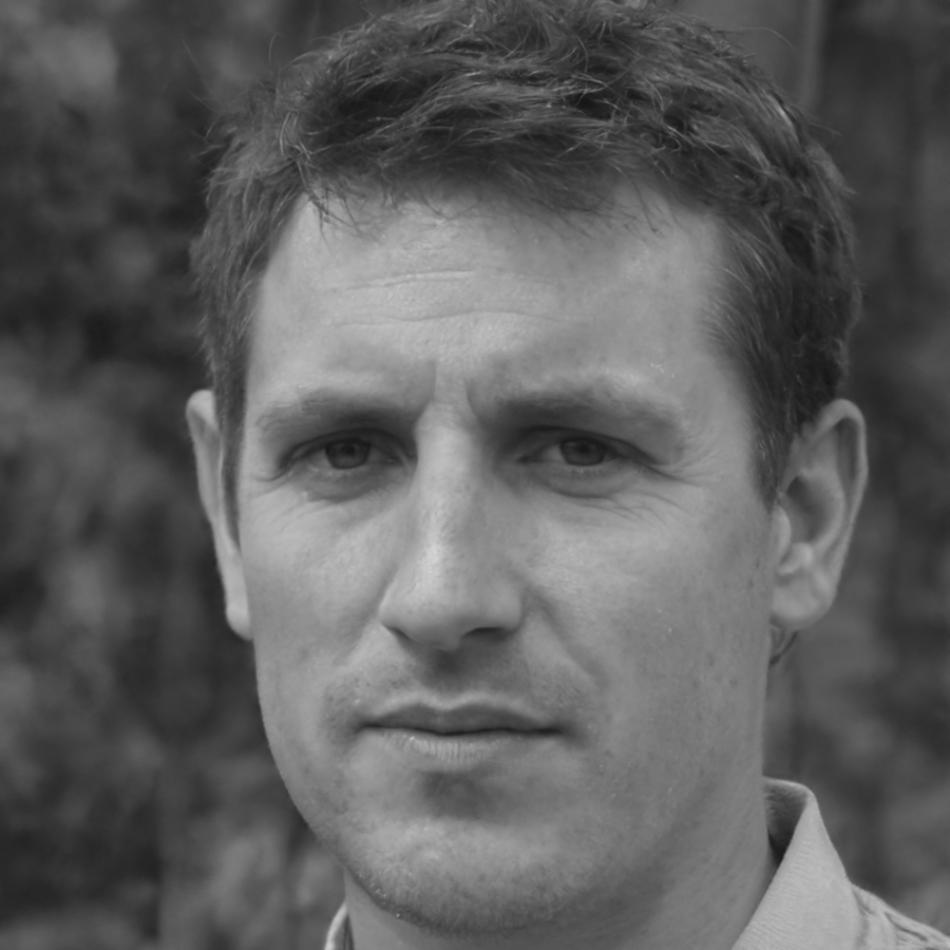 Retrato profesional de Andrés Villanueva