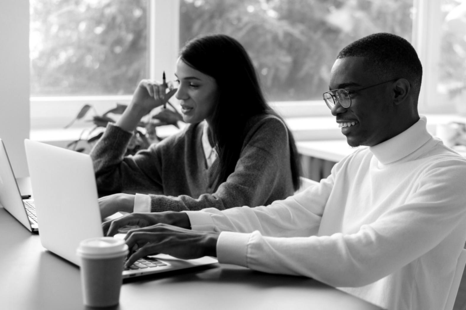 Sesión de análisis financiero en curso